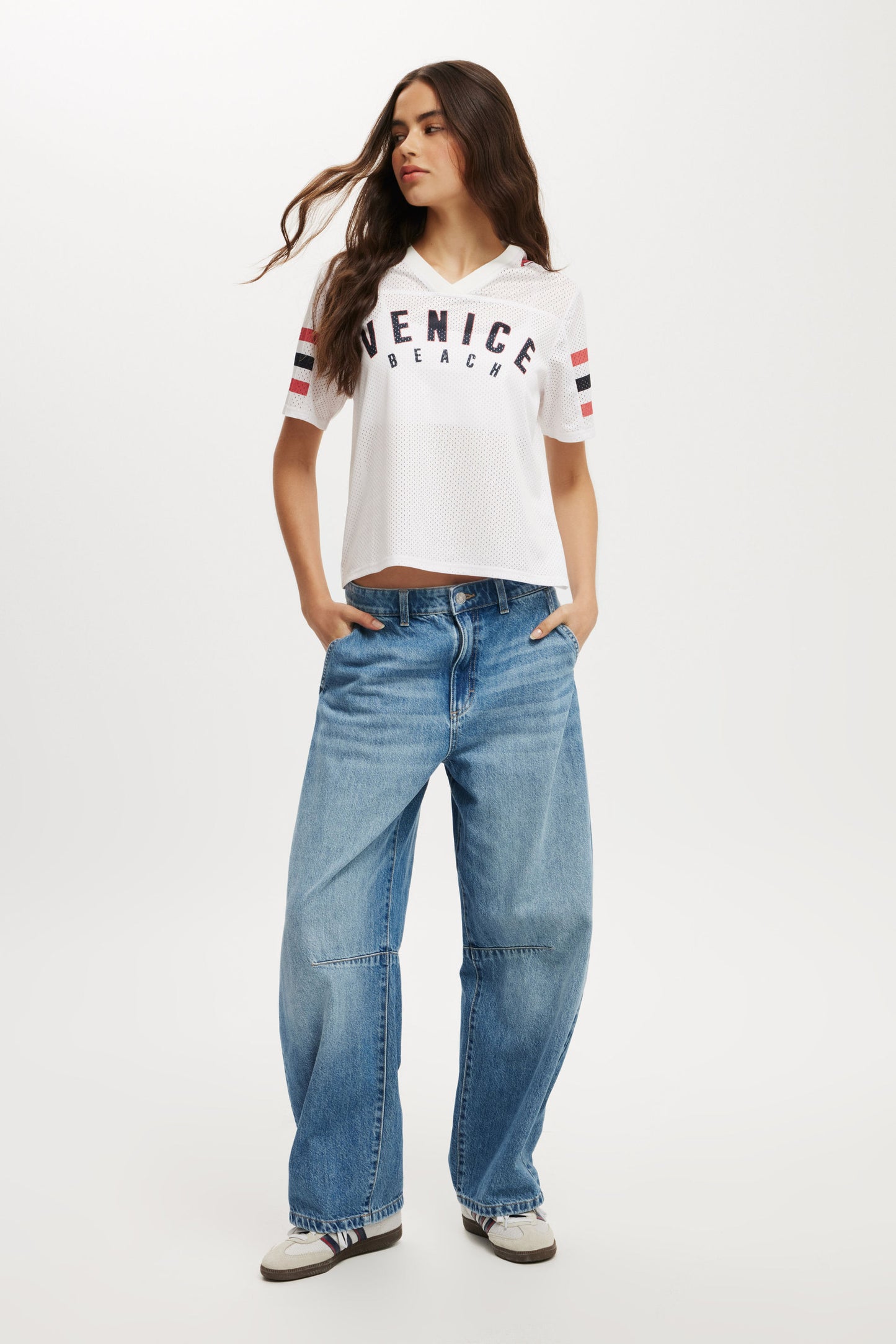 V Neck Regular Cropped Graphic Tee