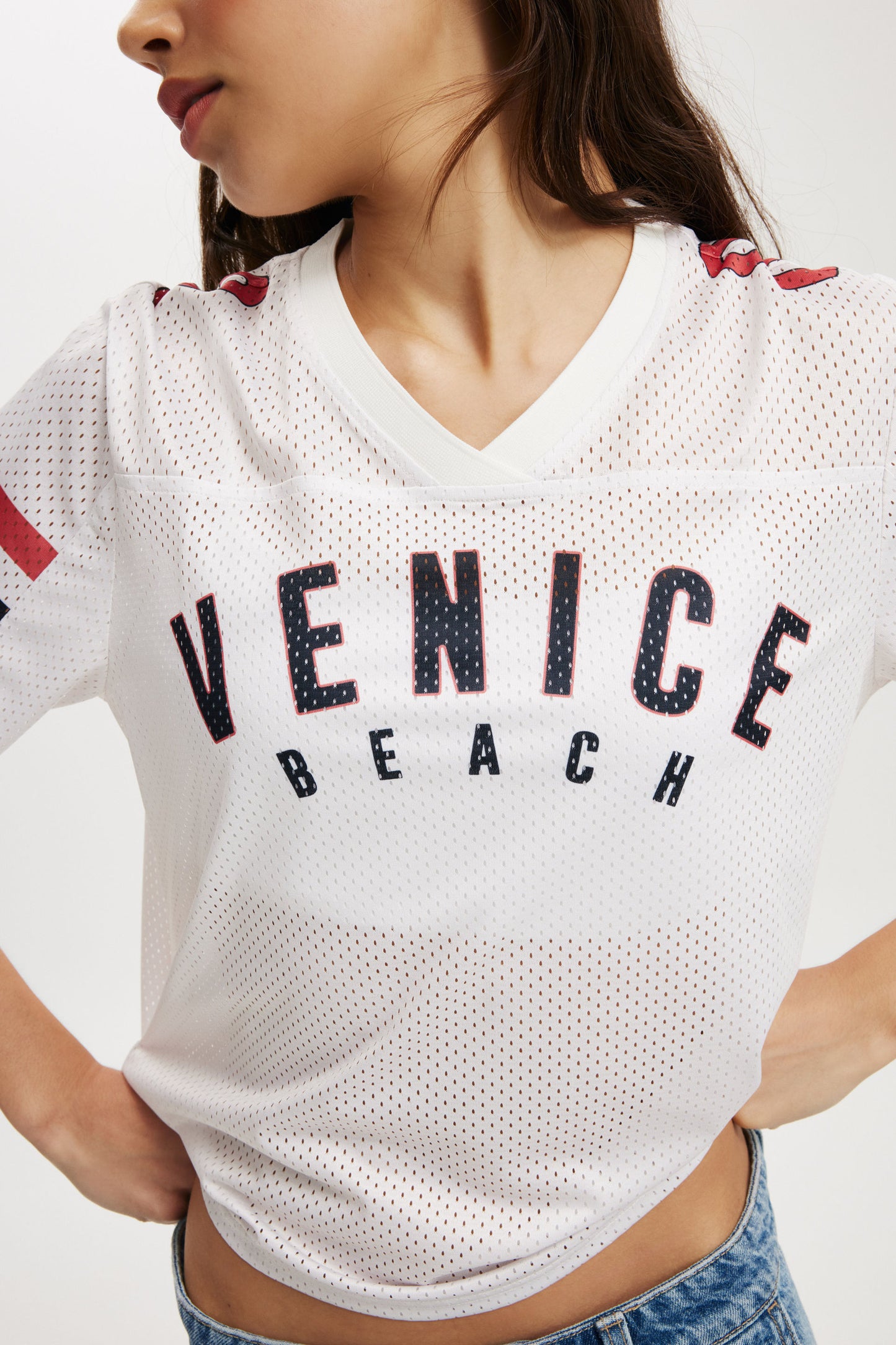 V Neck Regular Cropped Graphic Tee