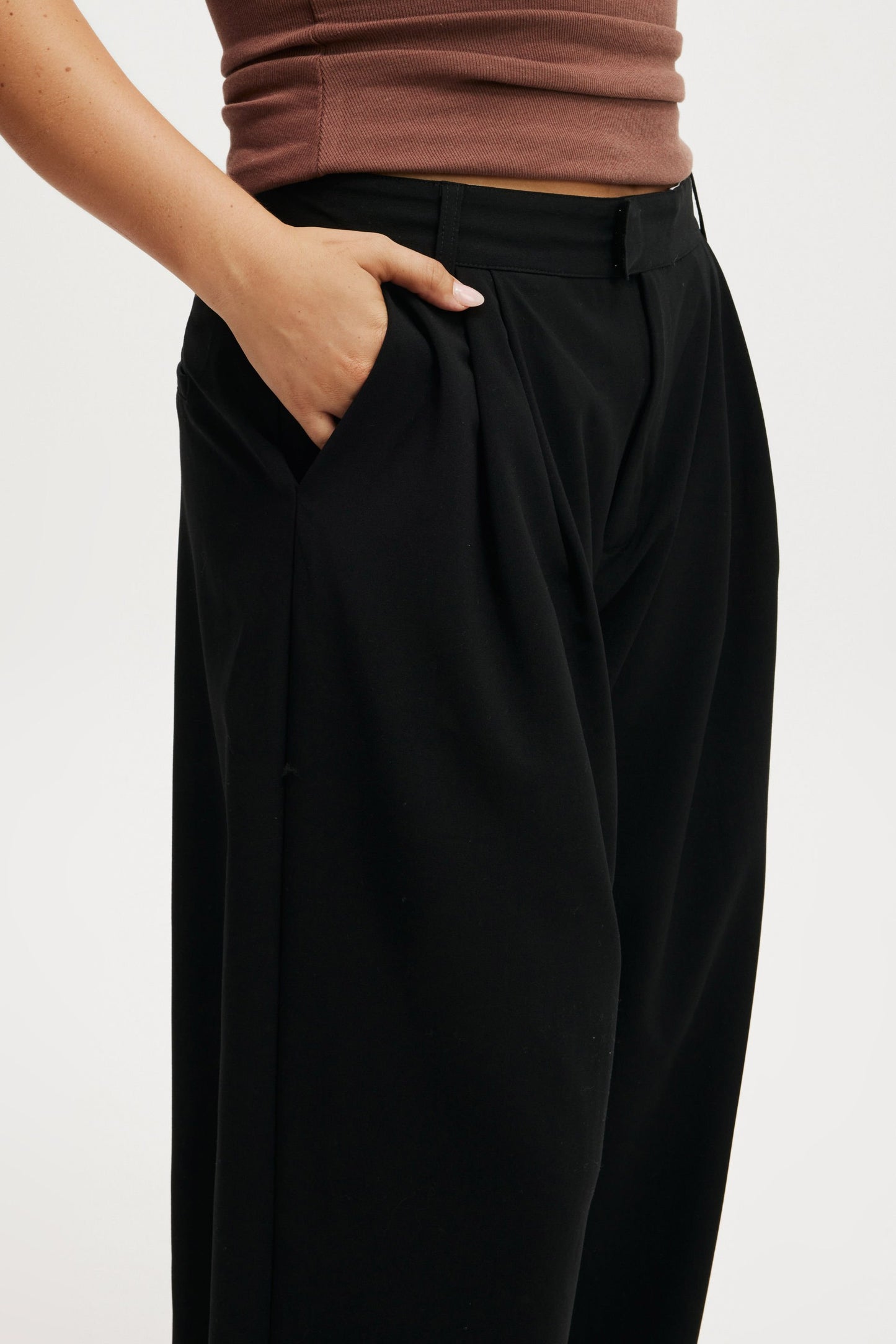 Izzy Pleated Suiting Pant
