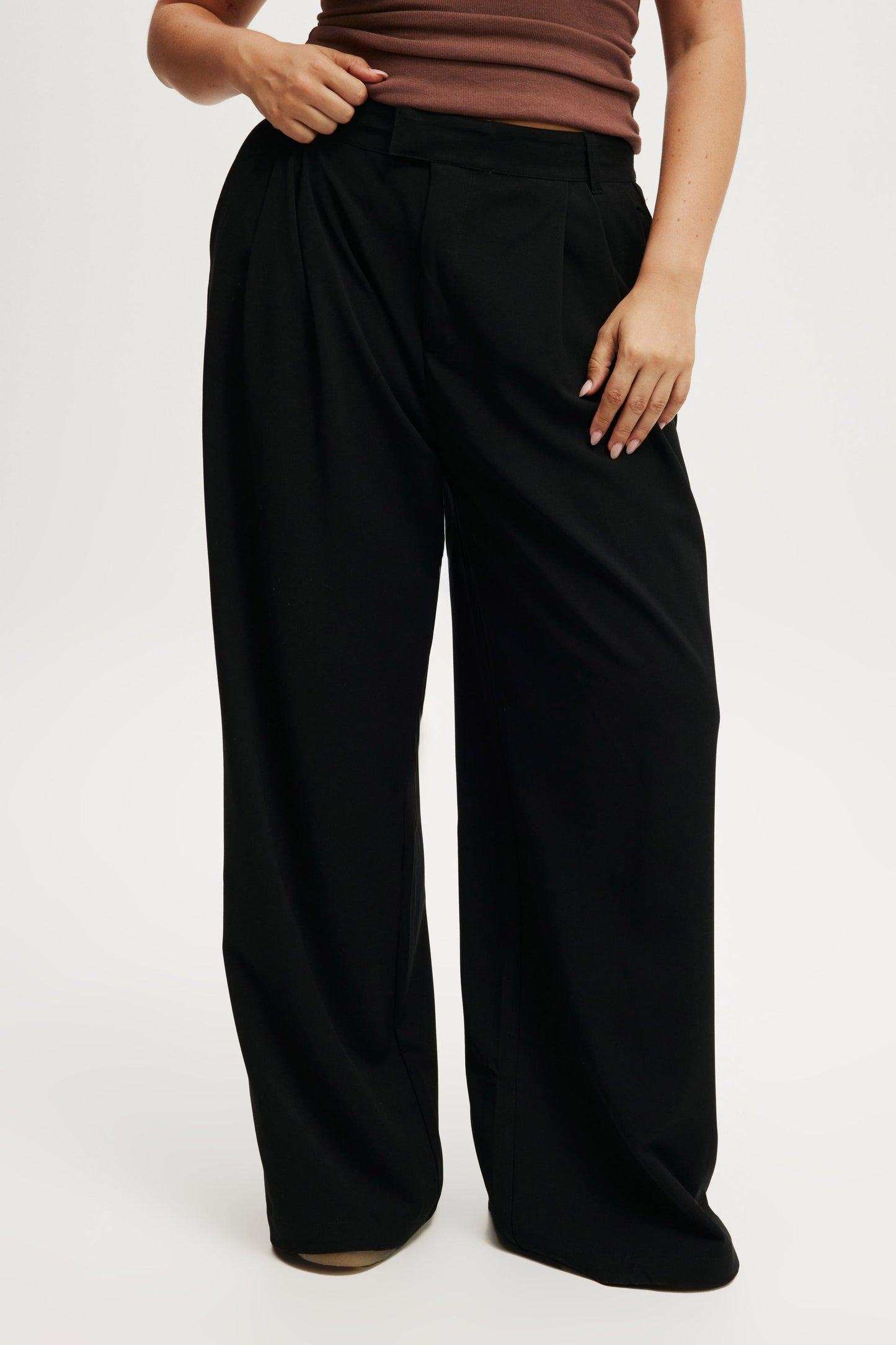 Izzy Pleated Suiting Pant