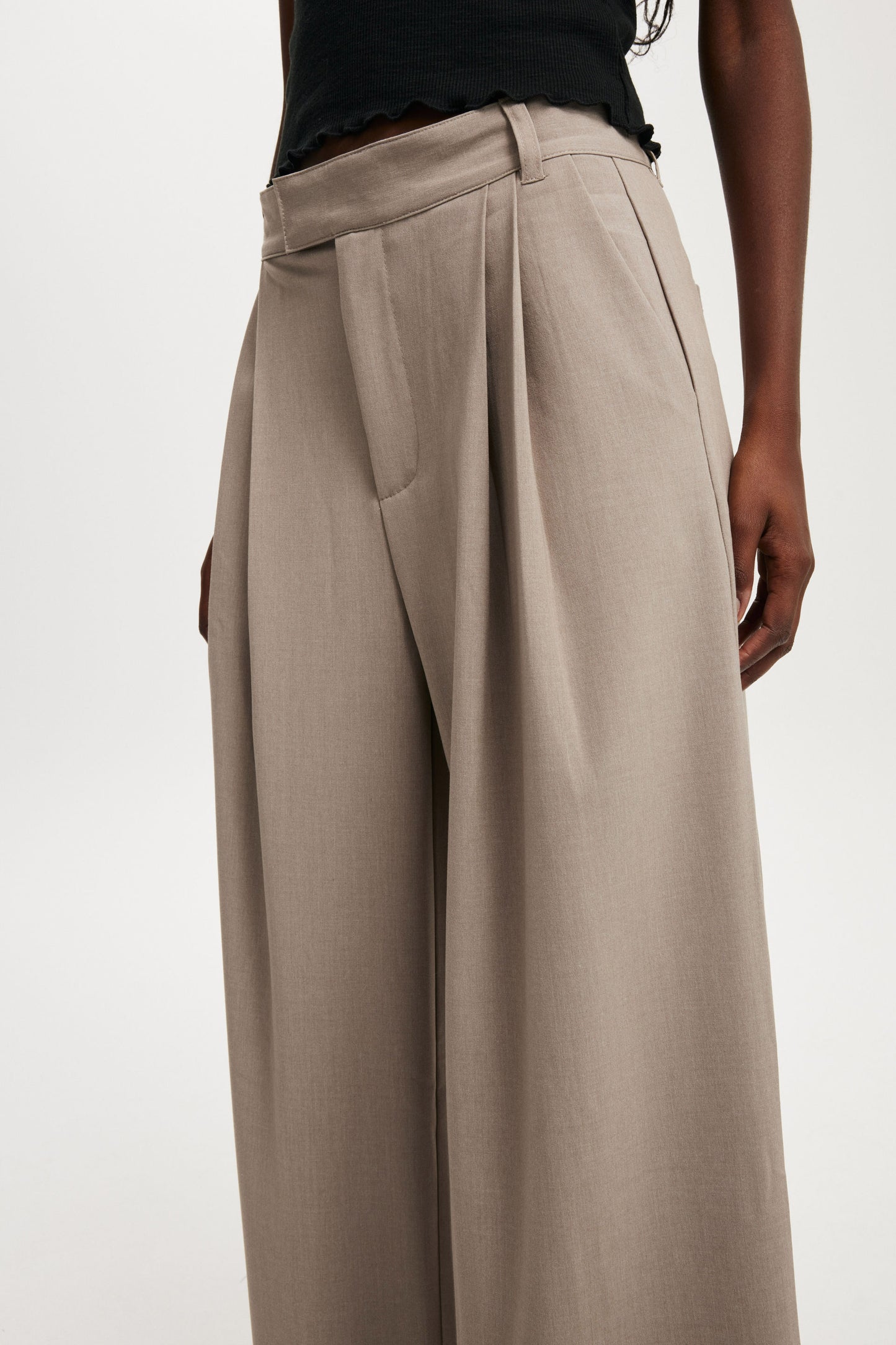 Izzy Pleated Suiting Pant