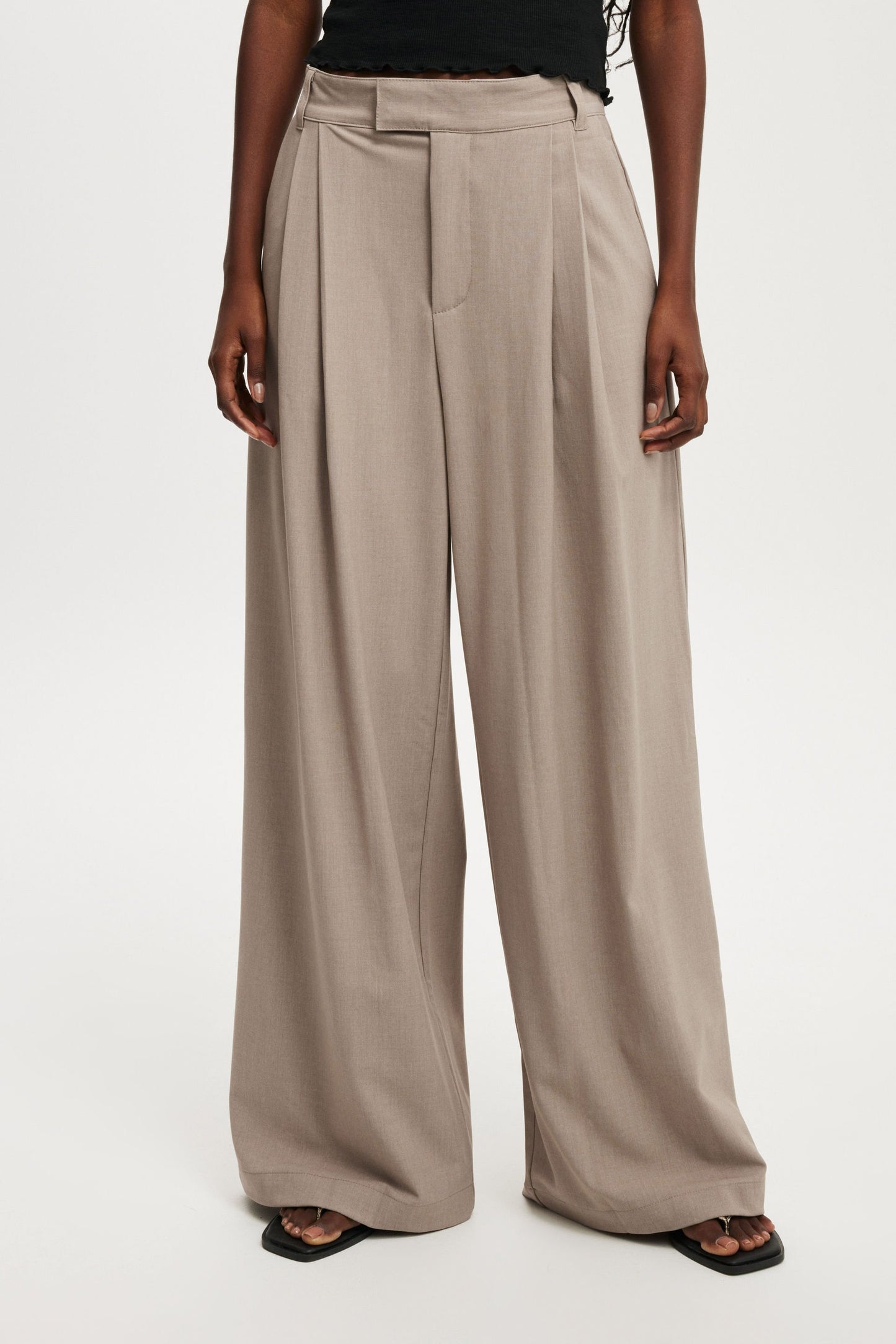 Izzy Pleated Suiting Pant