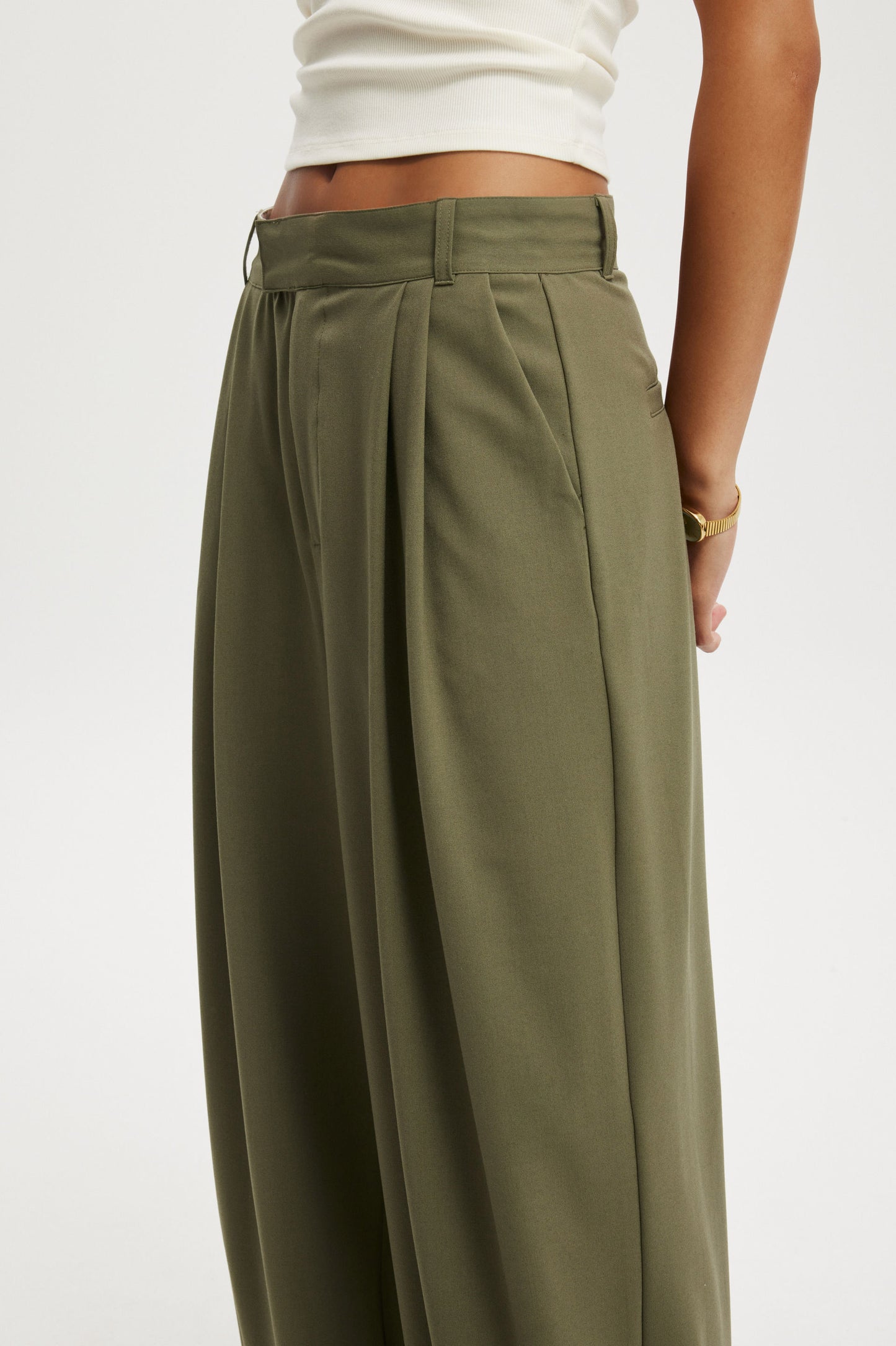 Izzy Pleated Suiting Pant