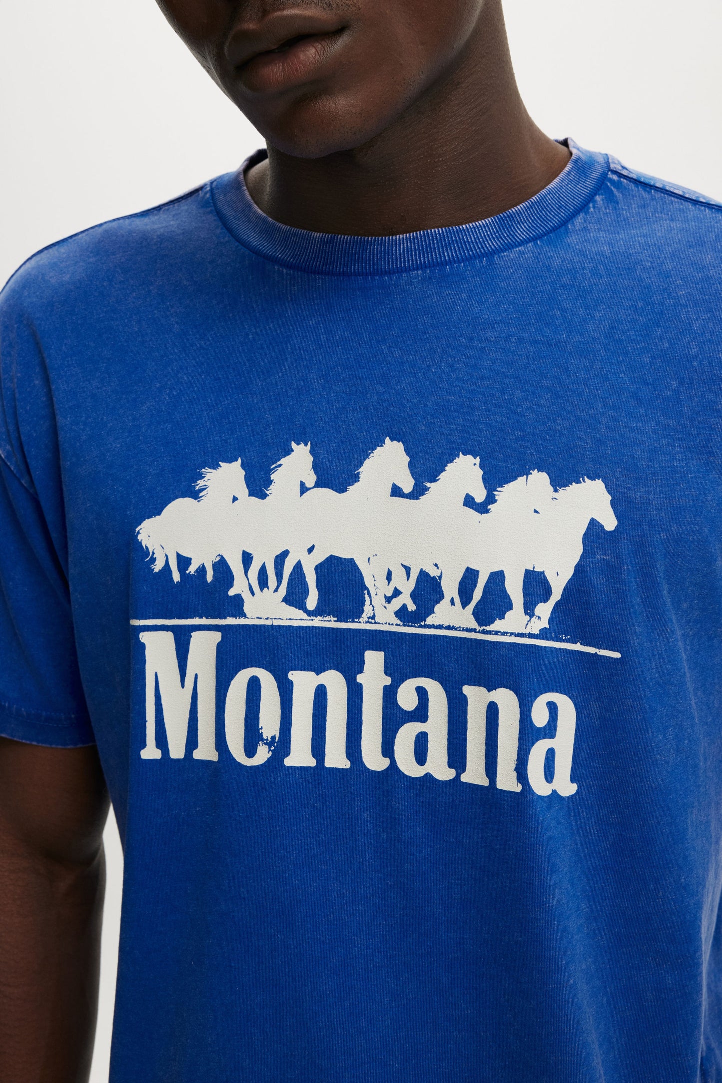 Fitted Graphic T-Shirt