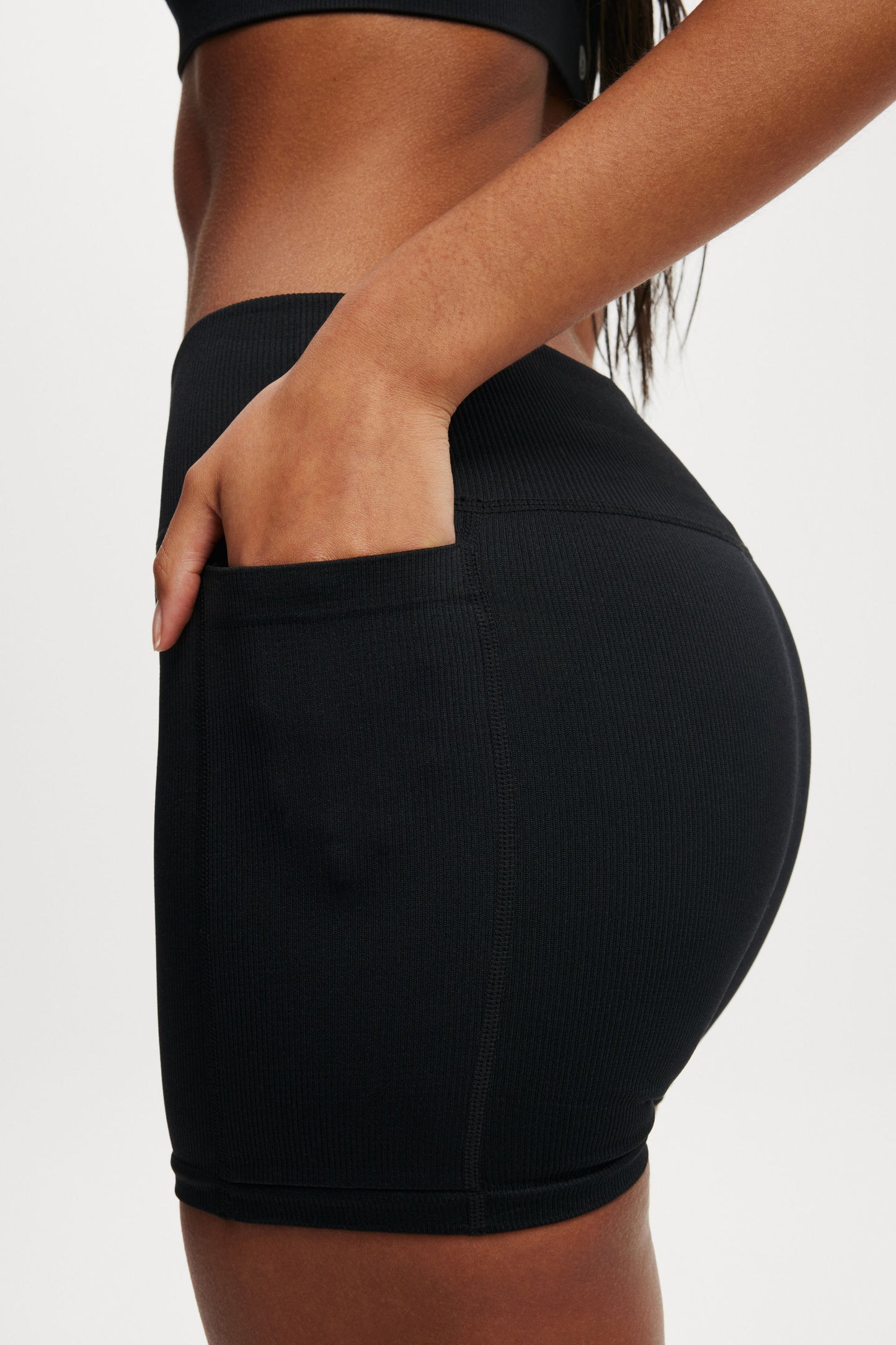 Seamless Pocket Shortie Short
