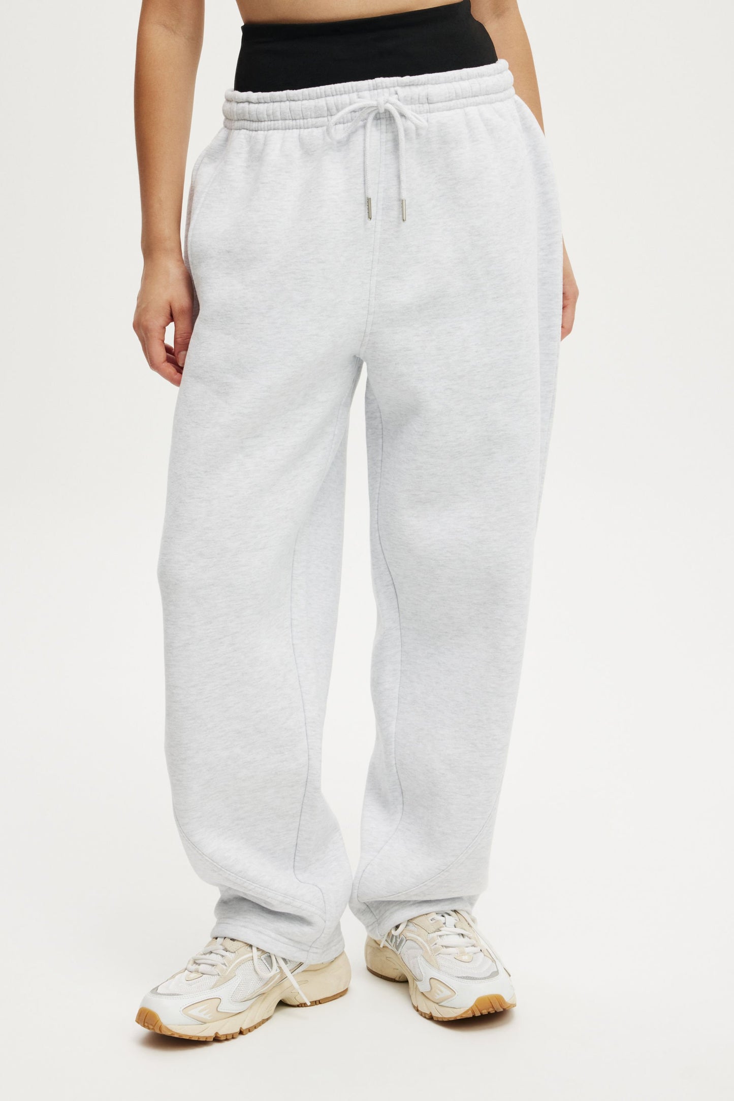 Plush Essential Barrel Sweatpant