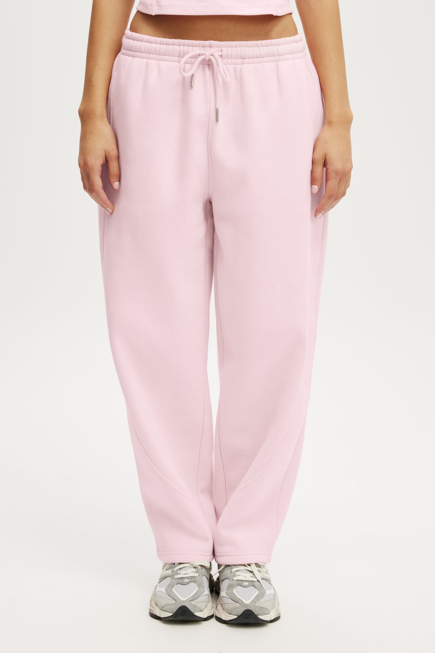 Plush Essential Barrel Sweatpant
