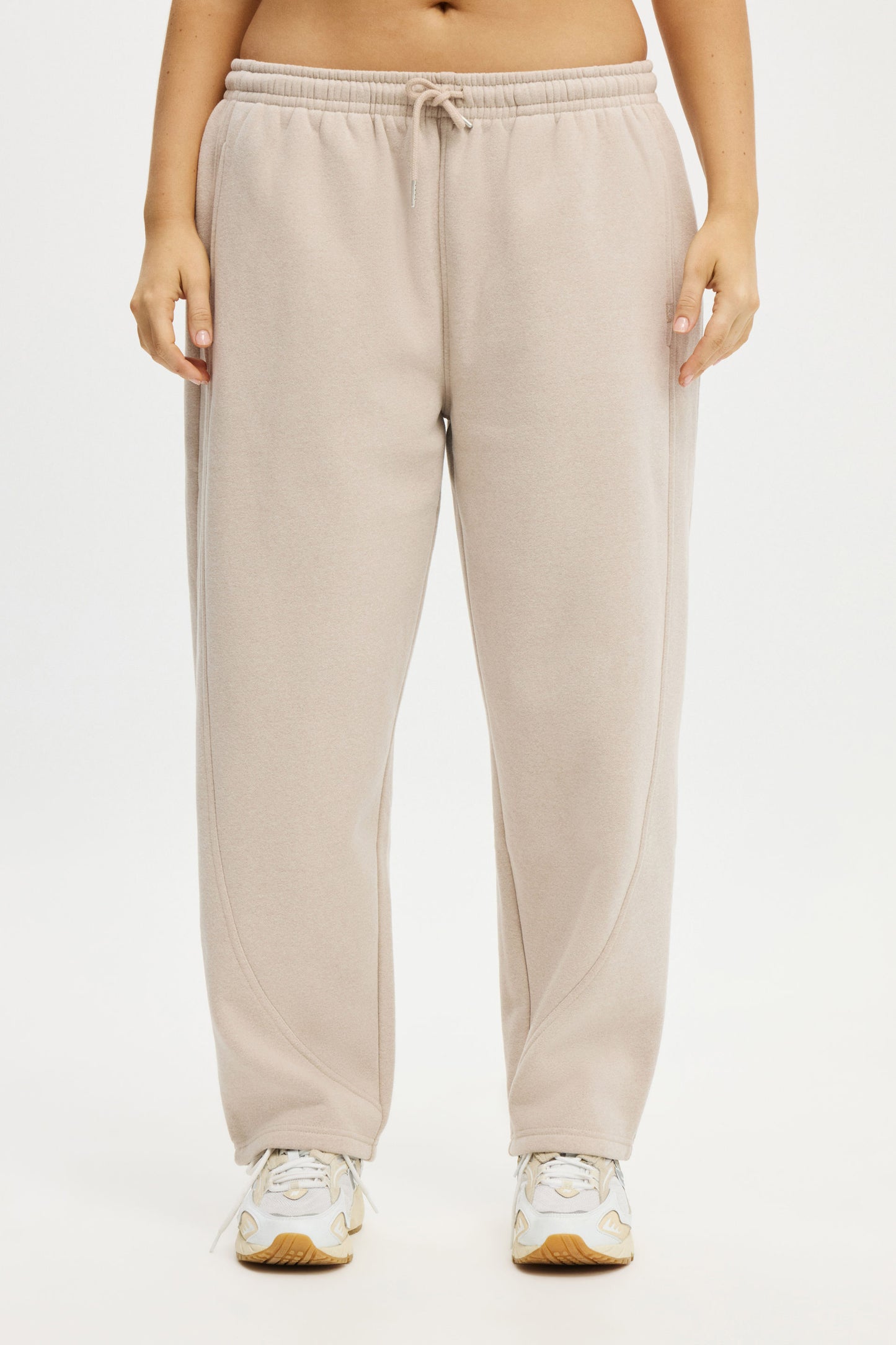 Plush Essential Barrel Sweatpant