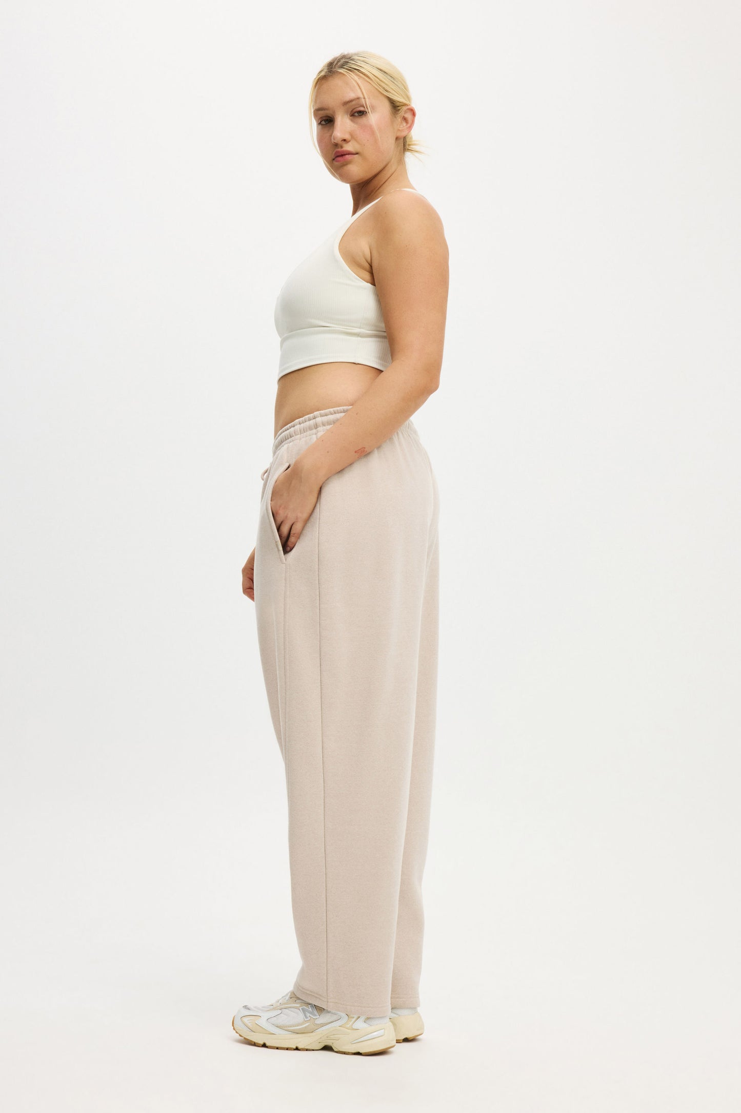 Plush Essential Barrel Sweatpant