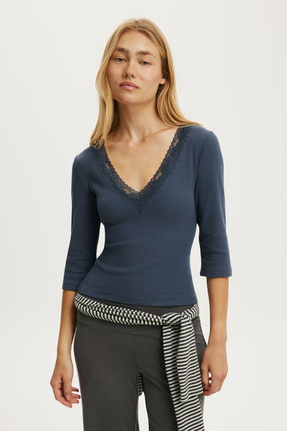 Eva Lace 3/4 Top