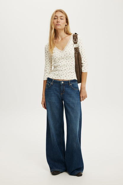 Eva Lace 3/4 Top