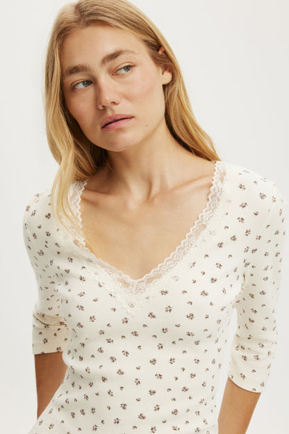 Eva Lace 3/4 Top