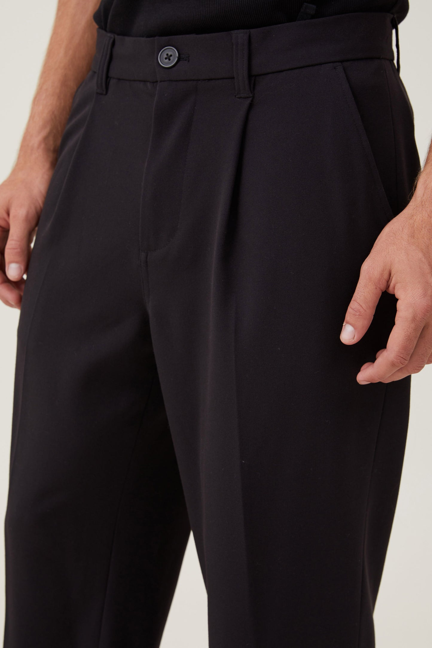 Relaxed Pleated Pant