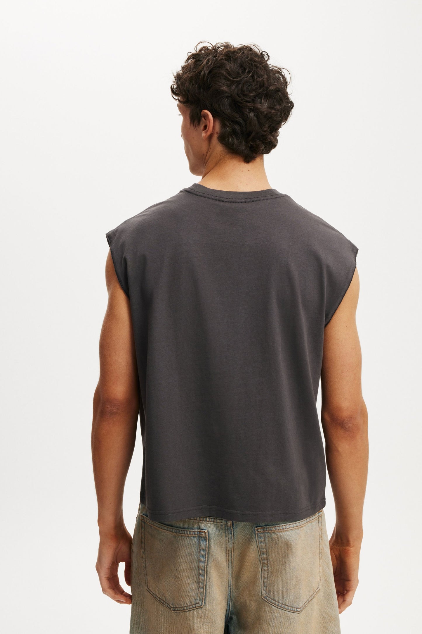Cropped Fit Muscle