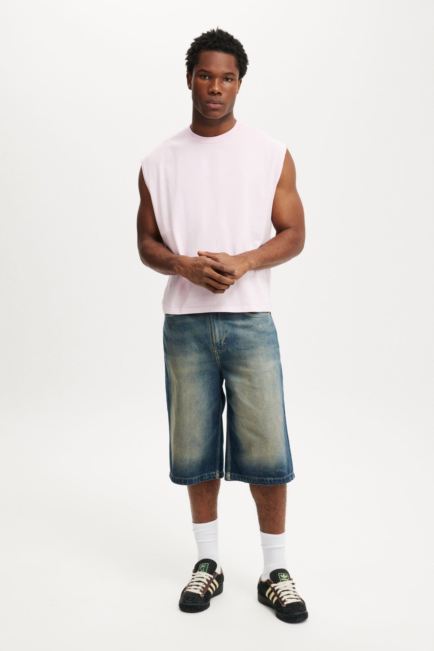 Cropped Fit Muscle