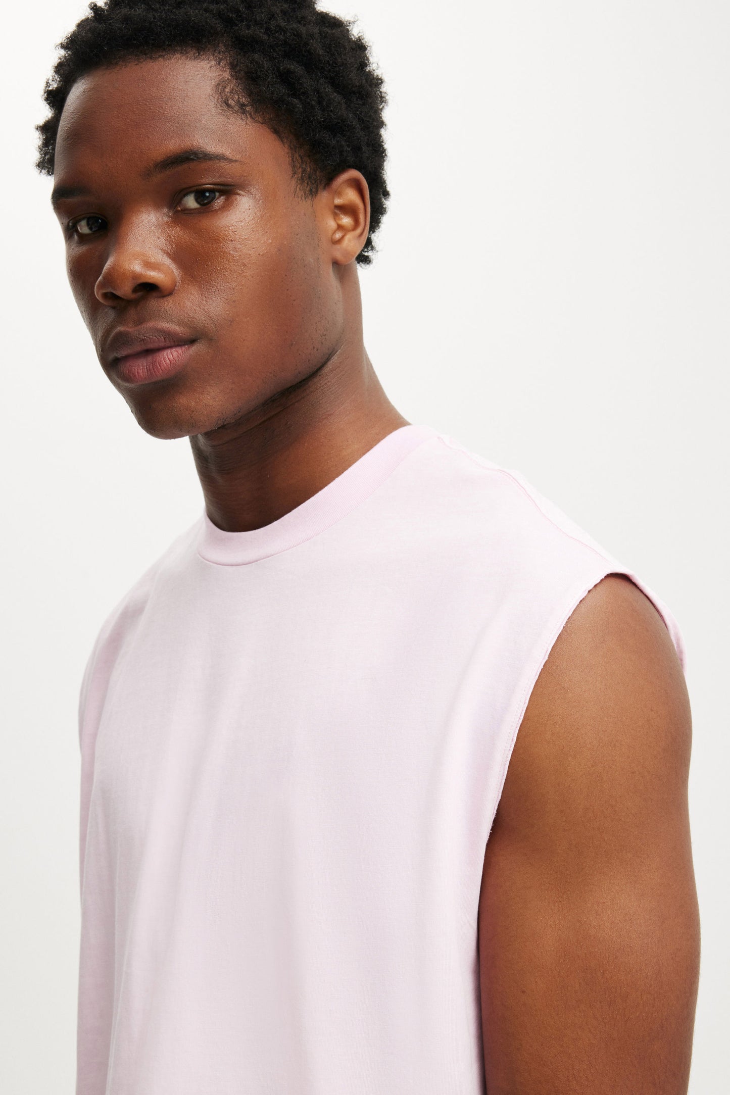 Cropped Fit Muscle