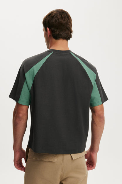 Cropped Fit FIFA T-Shirt