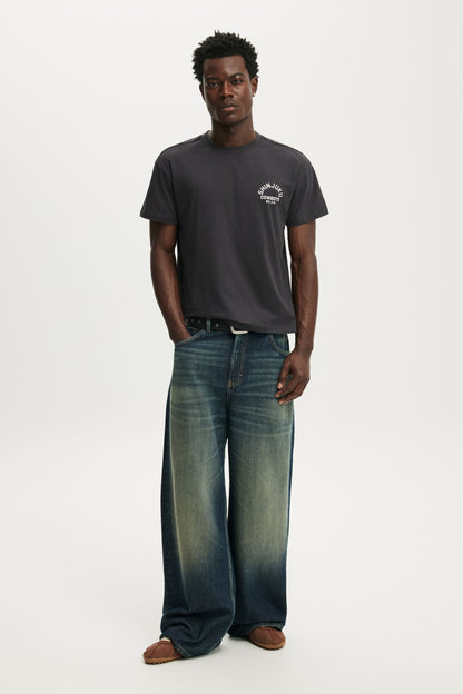 Fitted Graphic T-Shirt