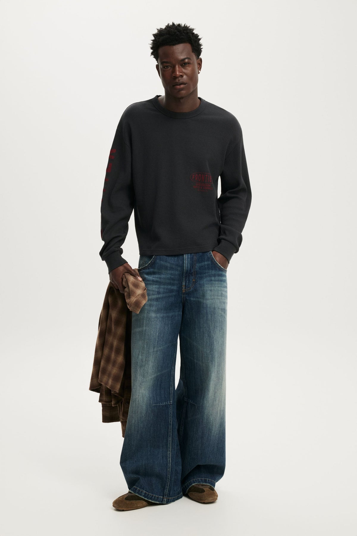 Cropped Fit Graphic Long Sleeve