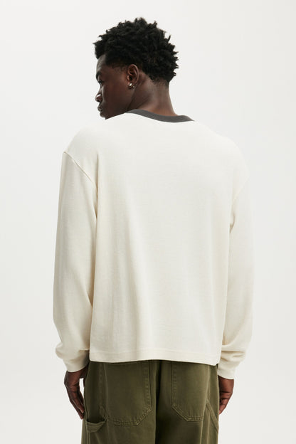Cropped Fit Graphic Long Sleeve