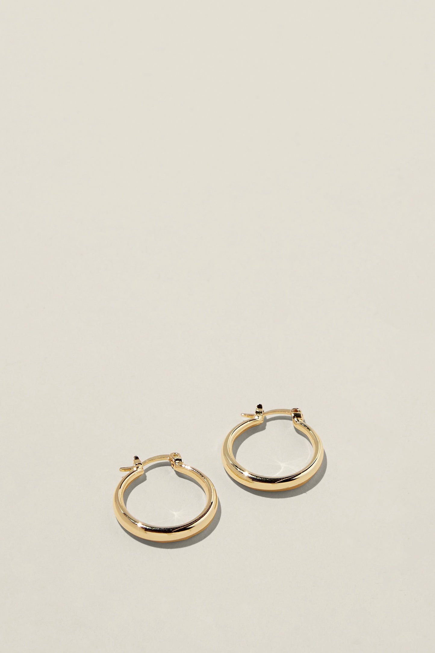 Mid Hoop Earring
