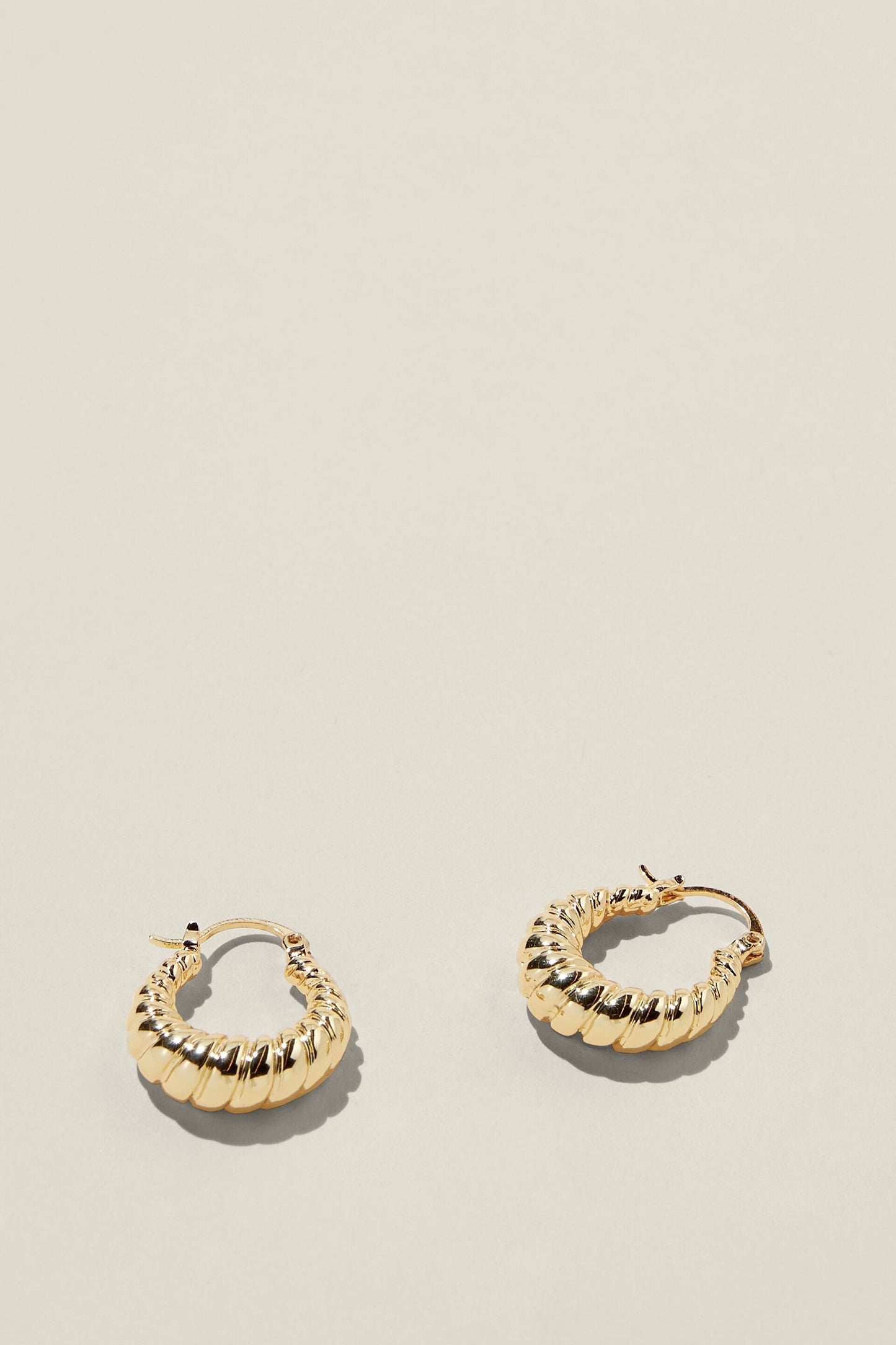 Mid Hoop Earring