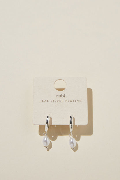 Huggie Hoop Earring