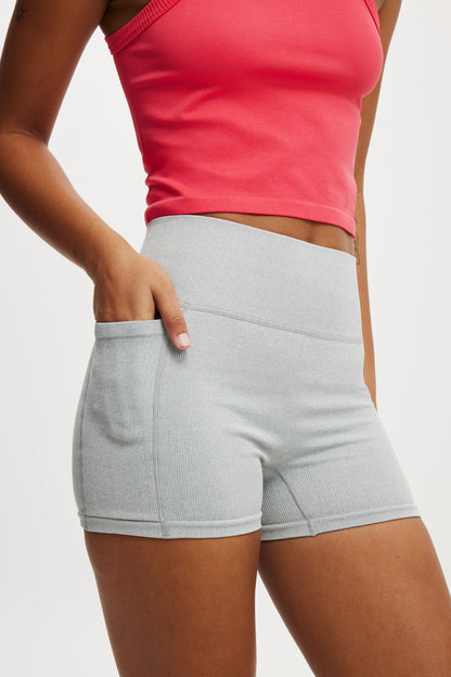 Seamless Pocket Shortie Short