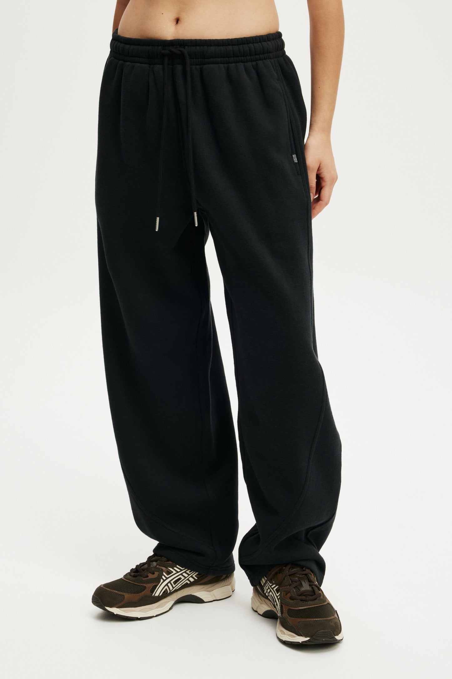 Plush Essential Barrel Sweatpant