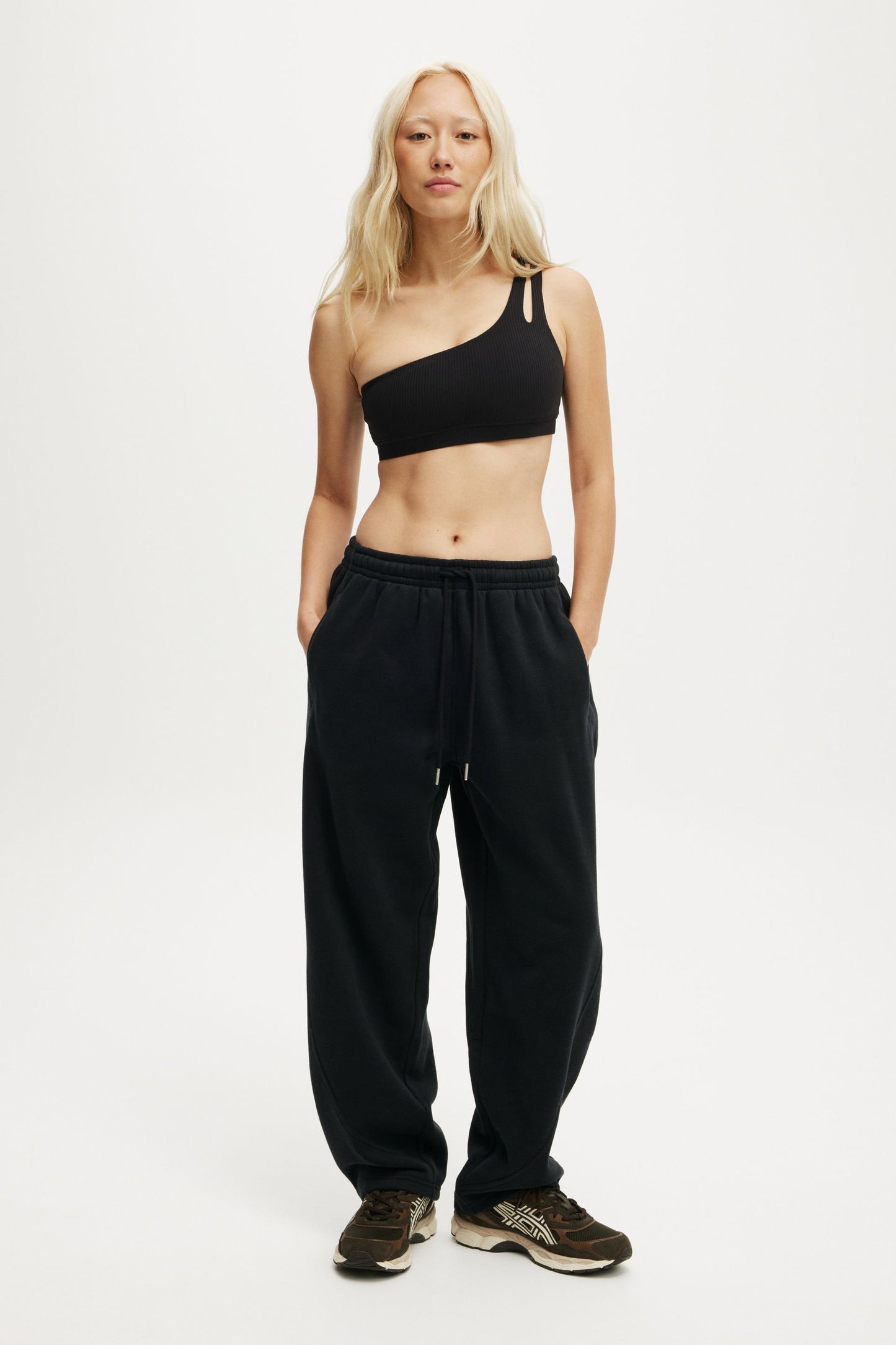 Plush Essential Barrel Sweatpant