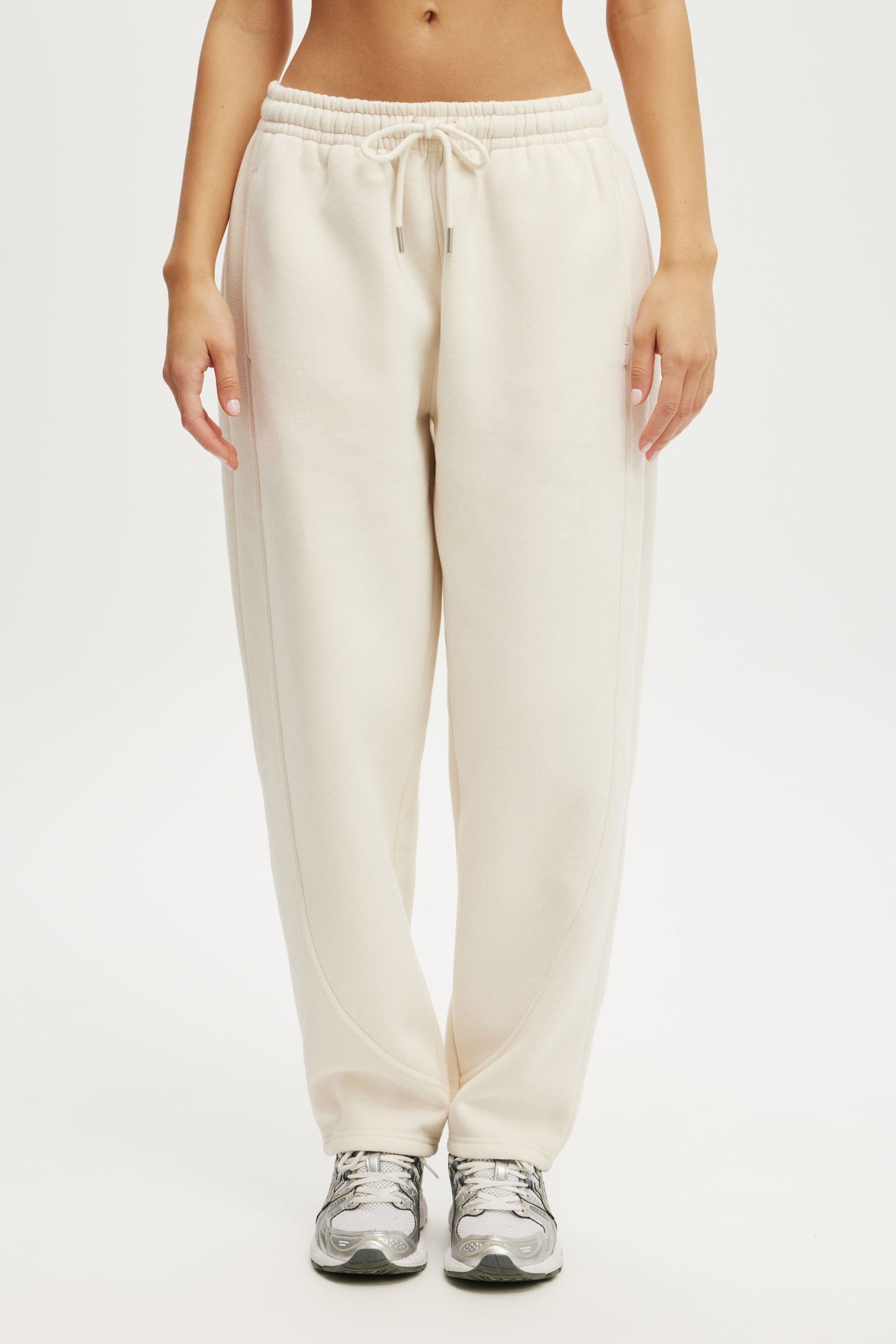 Plush Essential Barrel Sweatpant