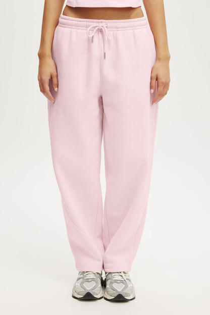 Plush Essential Barrel Sweatpant