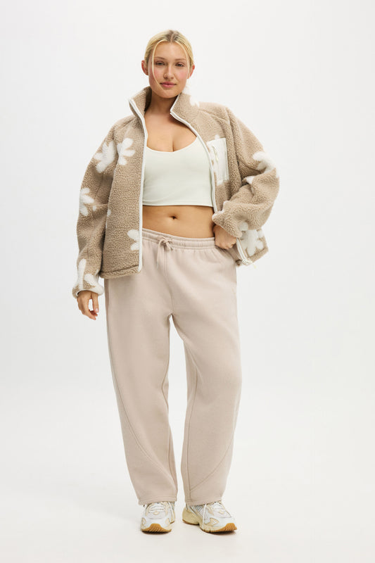 Plush Essential Barrel Sweatpant