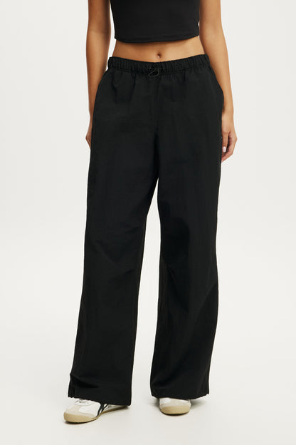 Off Side Woven Sweatpant