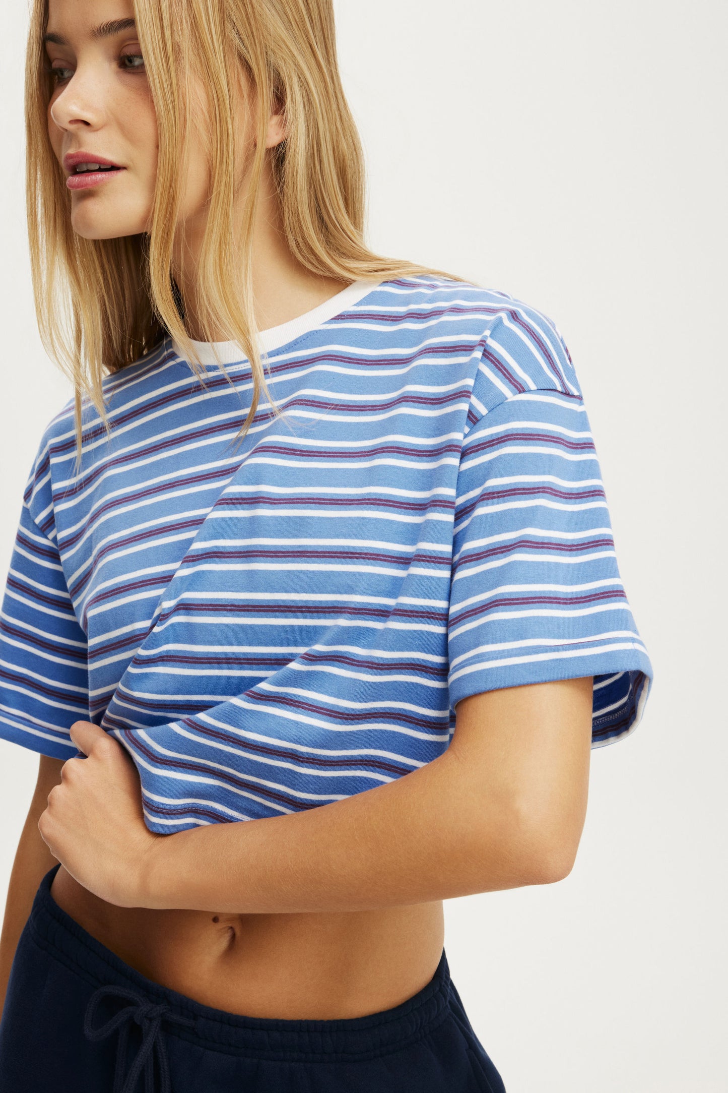 Cropped Graphic Active Tee